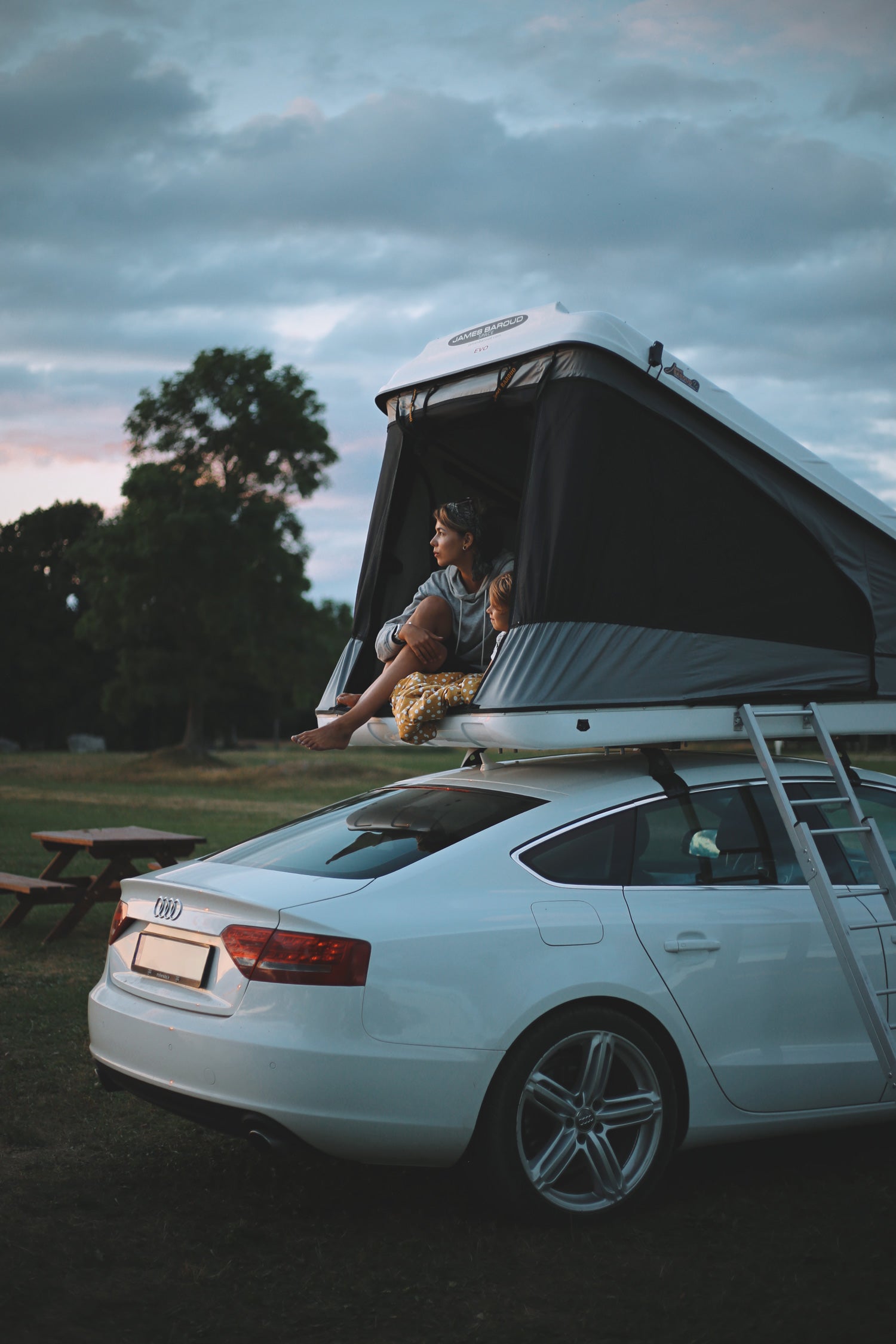 James Baroud Space S: Roof tent for couples and small families