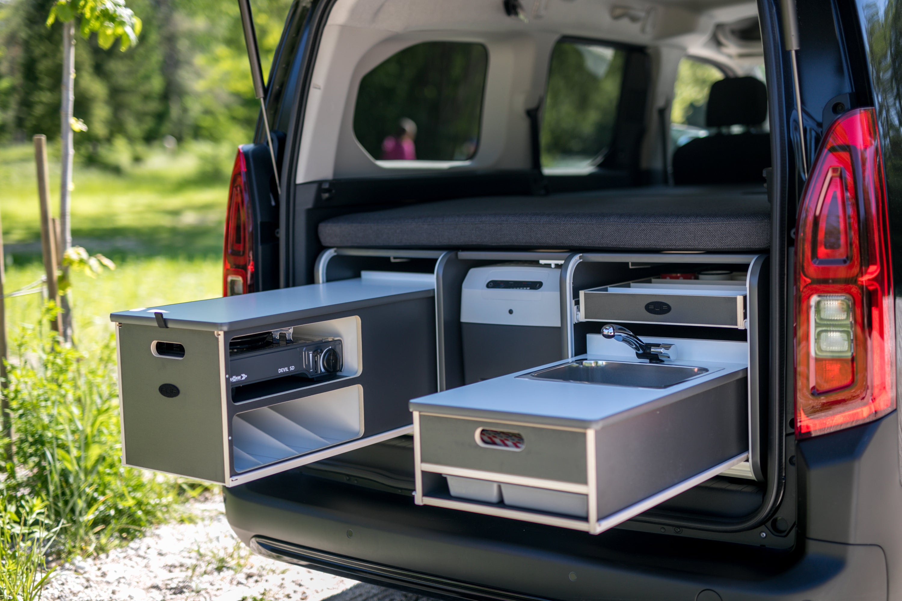 FLIP Camping Box - Luxurious Campervan Module 