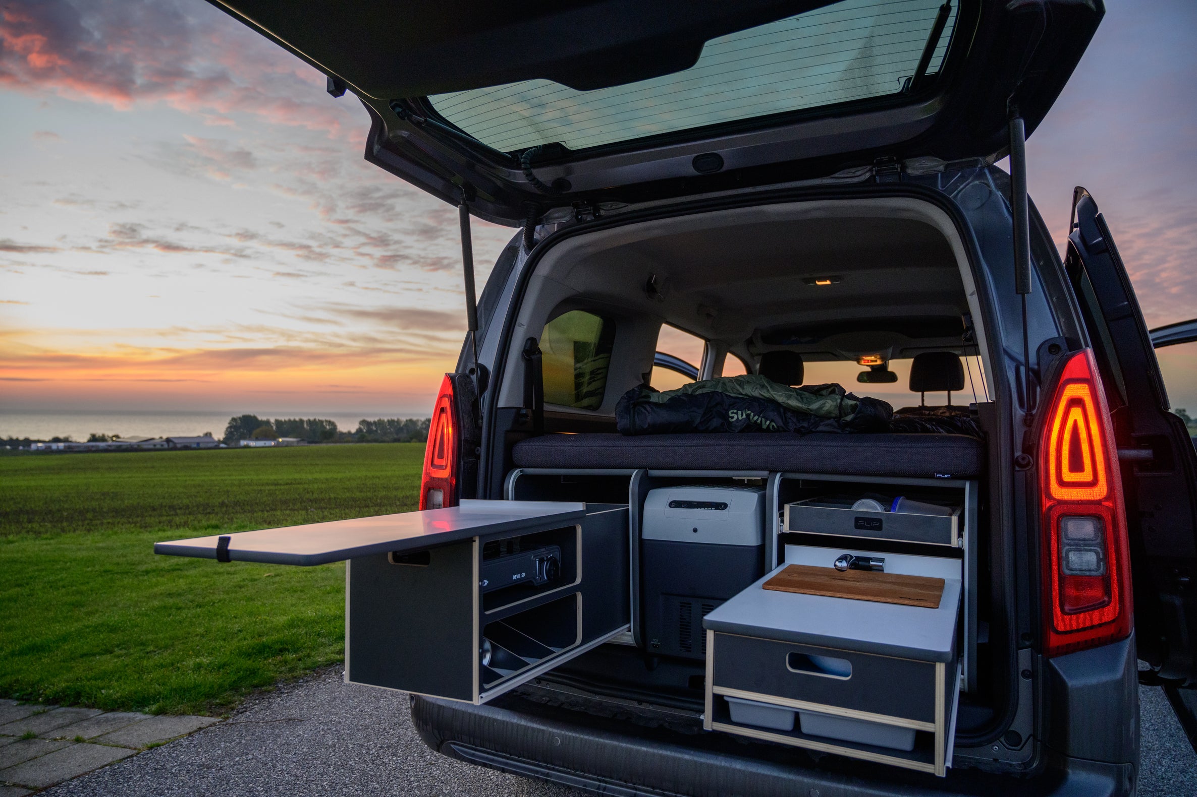 FLIP Camping Box - Luxurious Campervan Module 