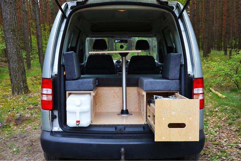 MOONBOX 115 Modify – Campervan-Modul mit Sitzgruppe