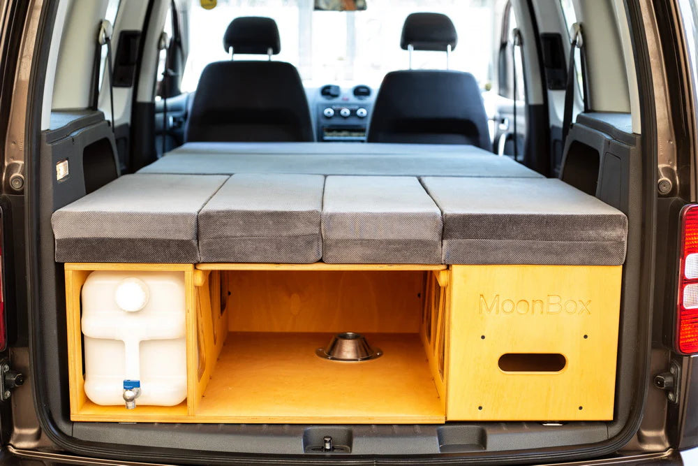 MOONBOX 111 Modify – Campervan-Modul mit Sitzgruppe