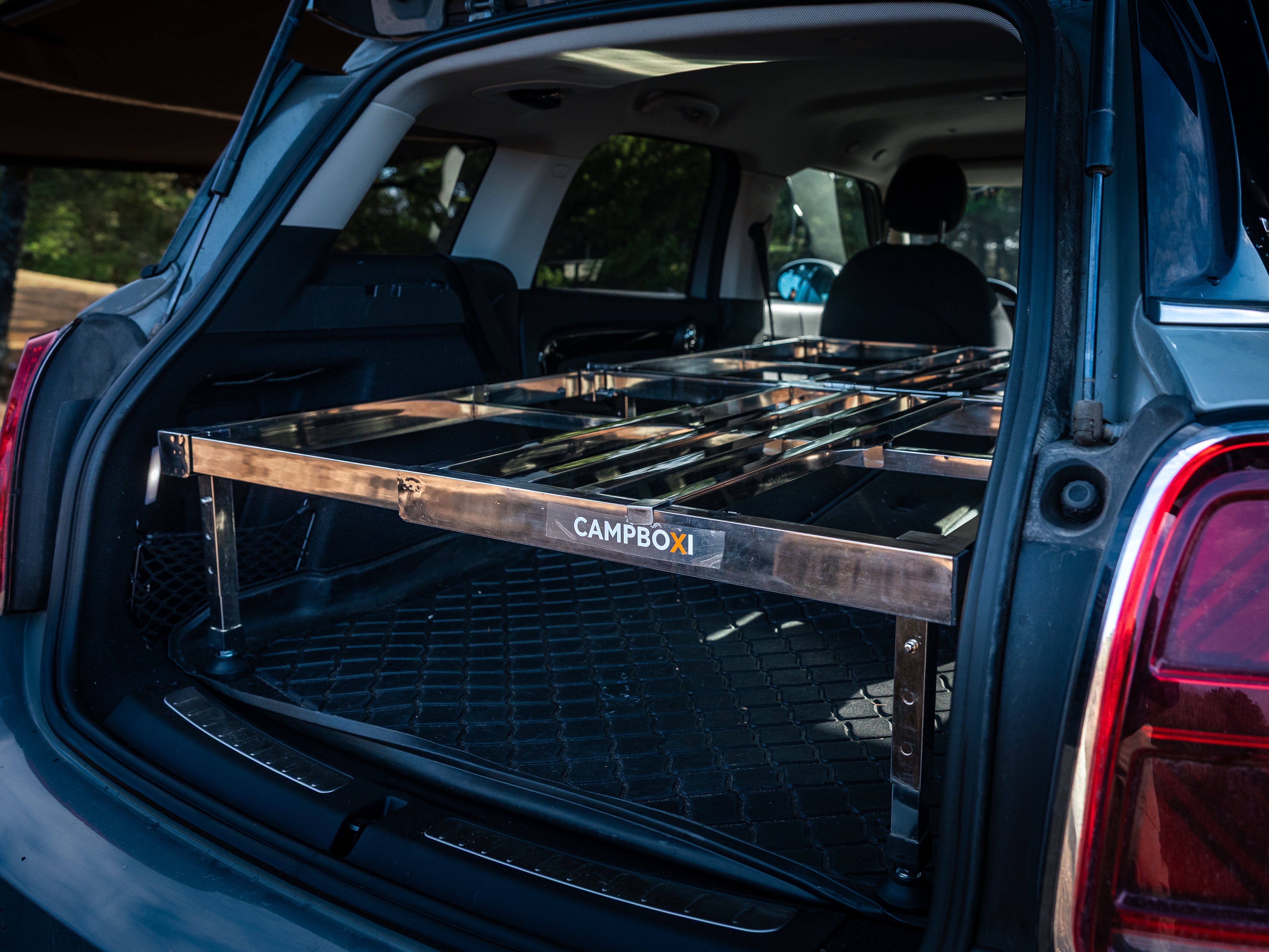 CampBoxi Unifit - Flexibel och justerbar sängram för din vardagsbil