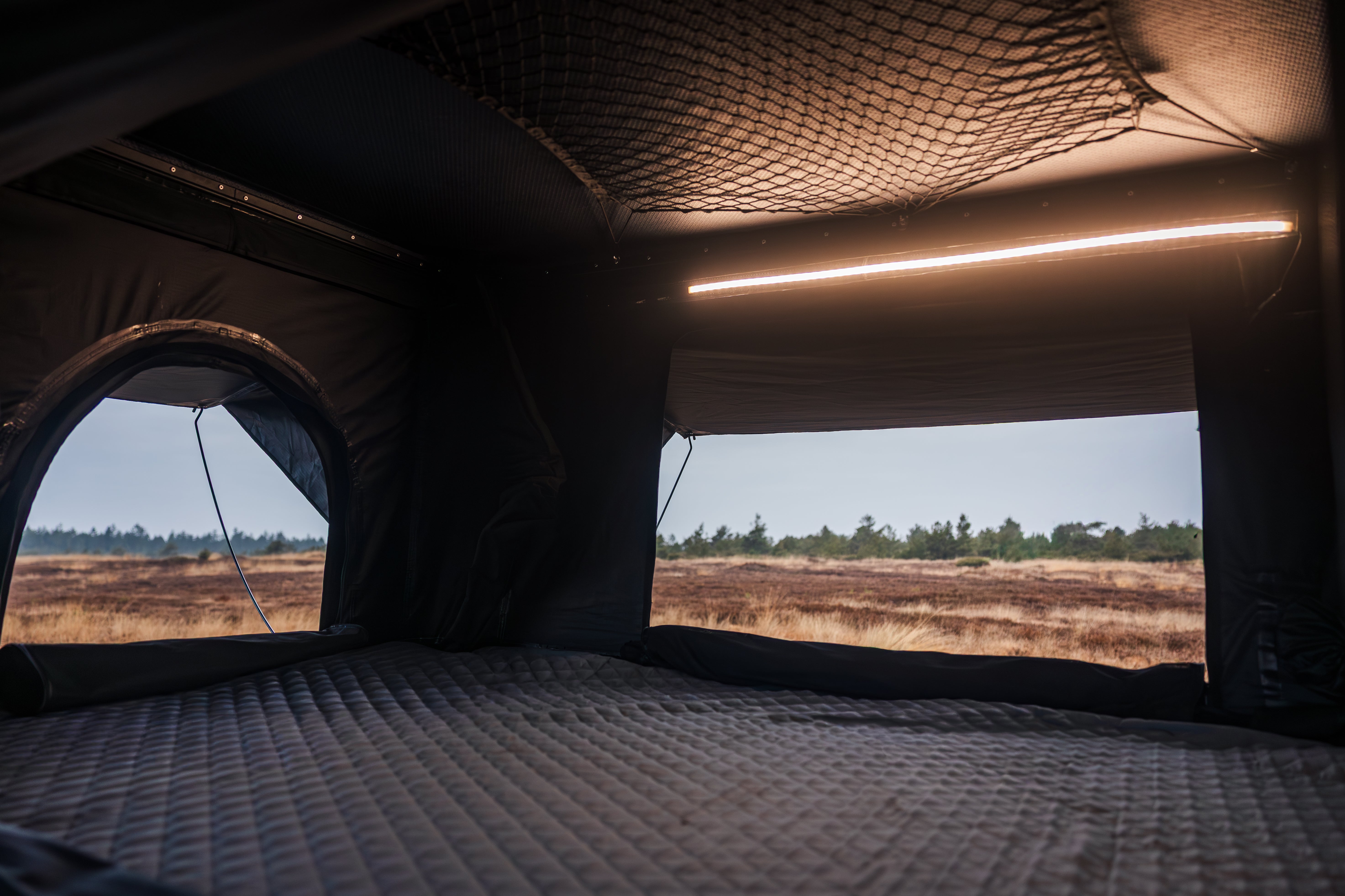 CampBoxi Aero 130 roof tent - Hard-shell aluminum roof tent