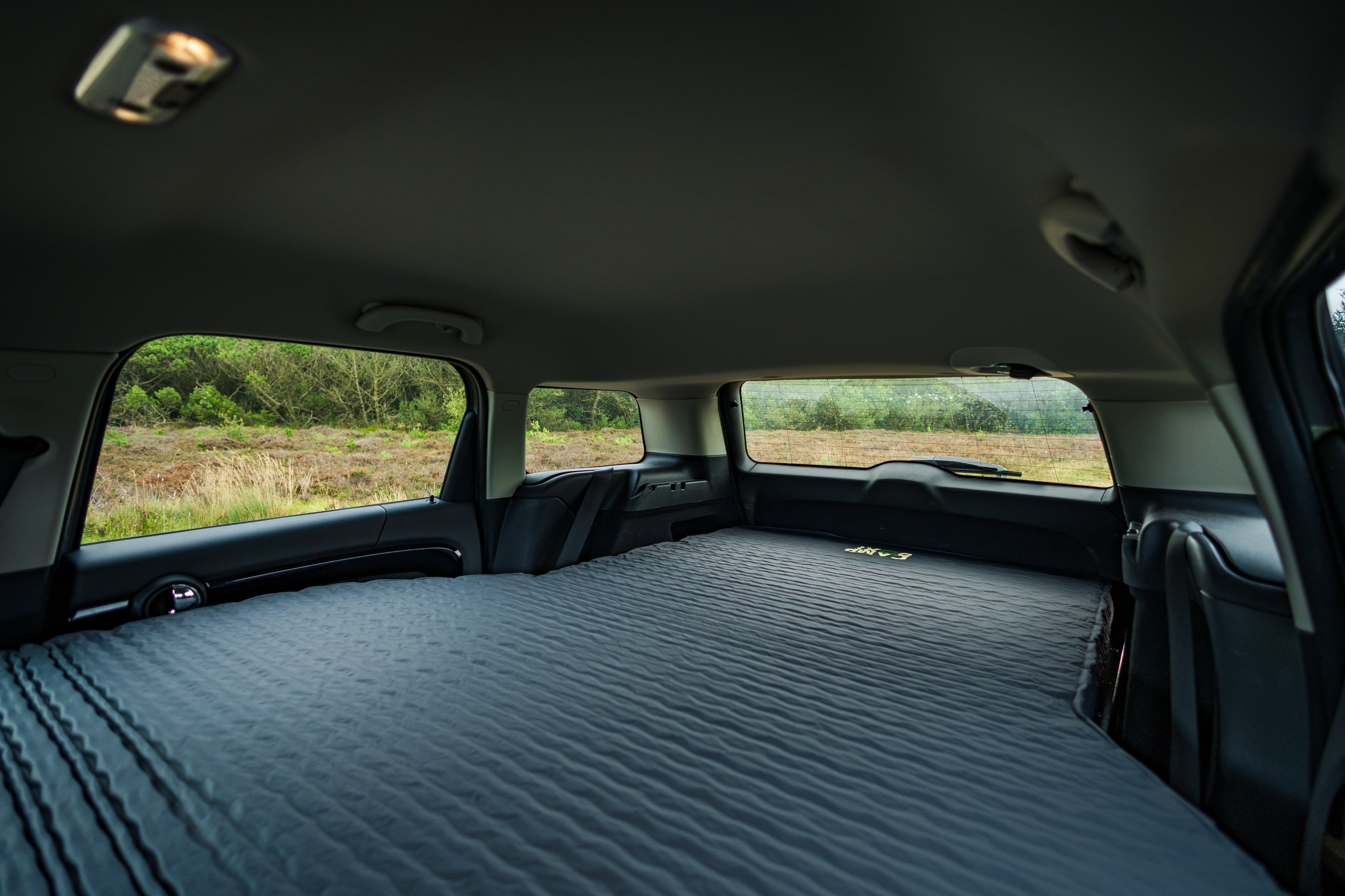 CampBoxi LUX Air - Luksus selvoppustelig bilmadras med integreret pumpe