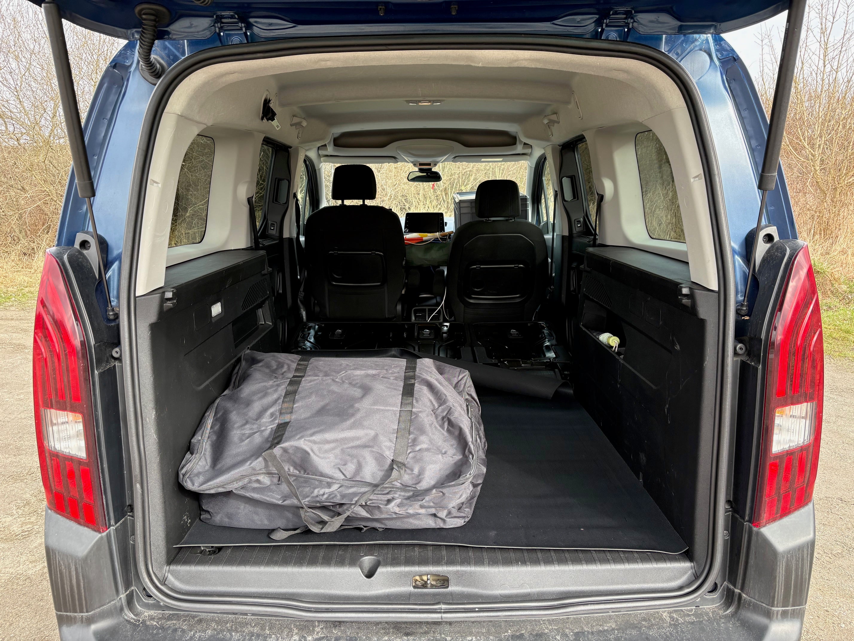 CampBoxi Unifit - Flexible and adjustable bed frame for your everyday car