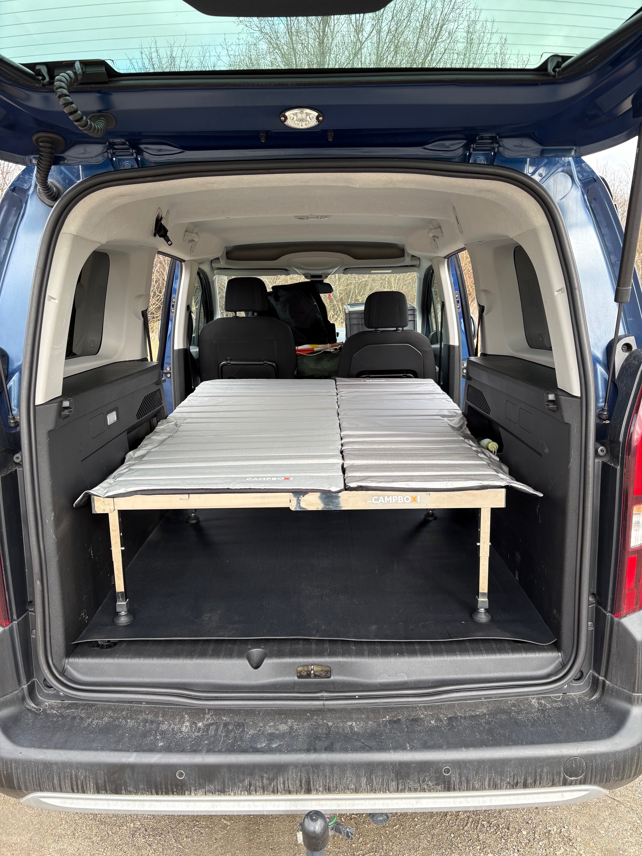 CampBoxi Unifit - Flexible and adjustable bed frame for your everyday car