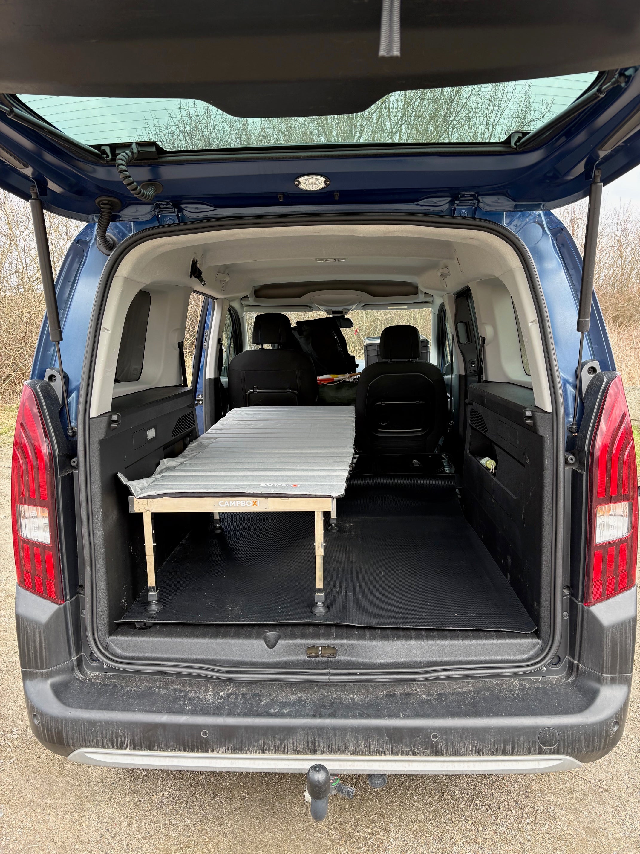 CampBoxi Unifit - Flexible and adjustable bed frame for your everyday car