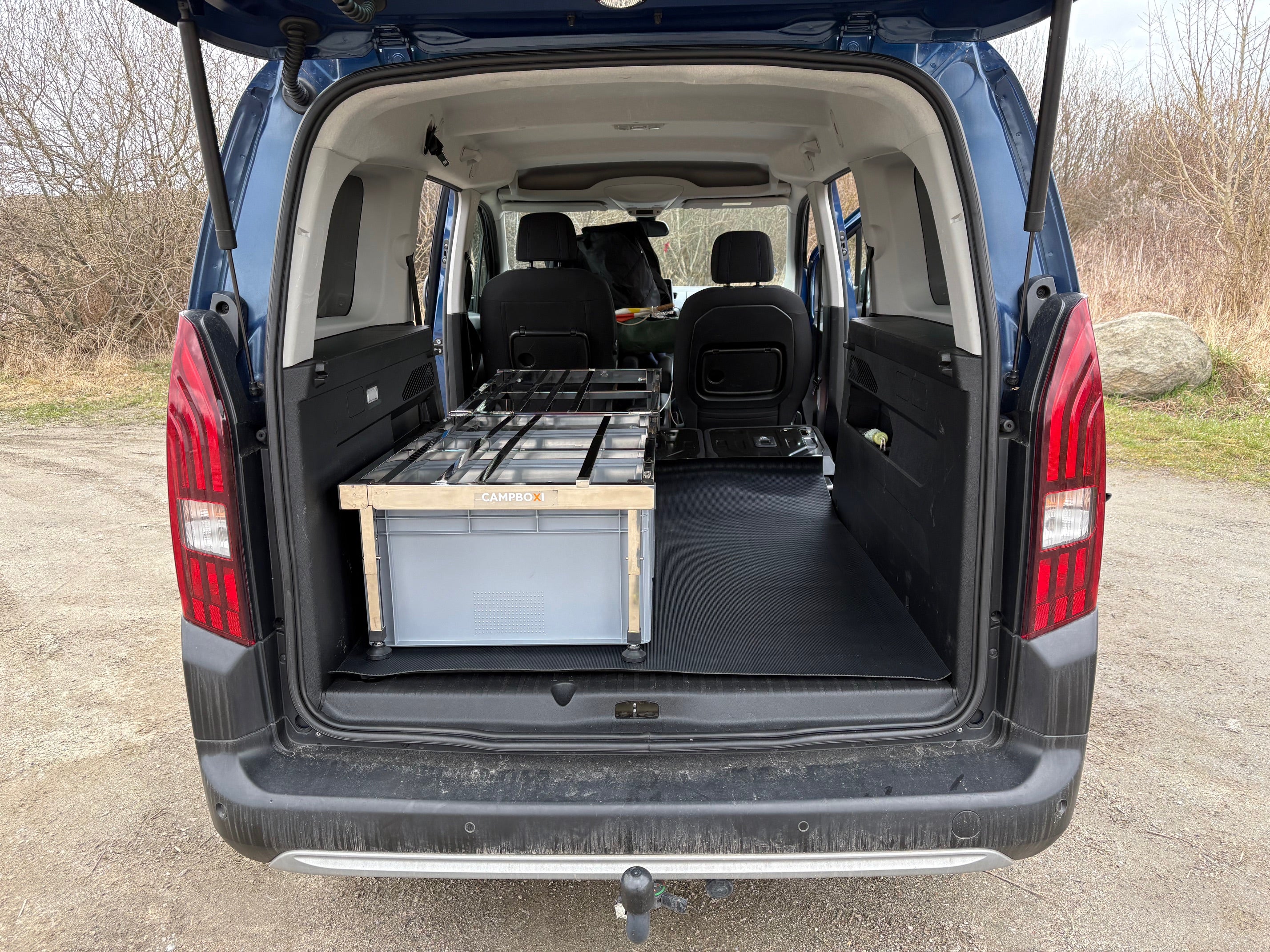 CampBoxi Unifit - Flexible and adjustable bed frame for your everyday car