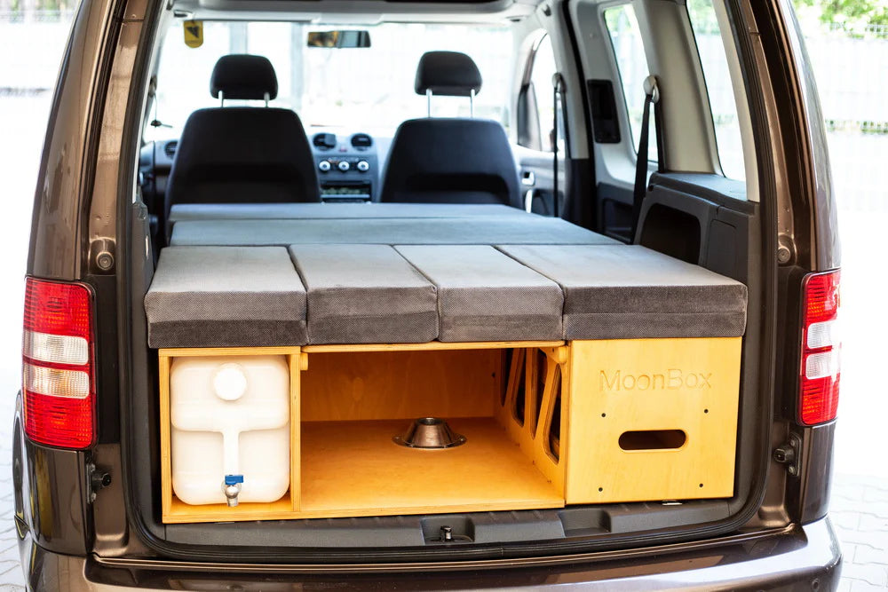 MOONBOX 115 Modify – Campervan-Modul mit Sitzgruppe